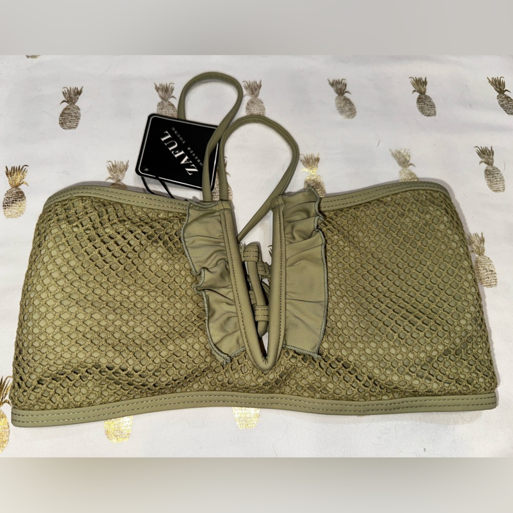 NWT Zaful Dusty Olive Green Ruffled Bikini Top, Cris’s-Cross back, Ladies Sz Med
